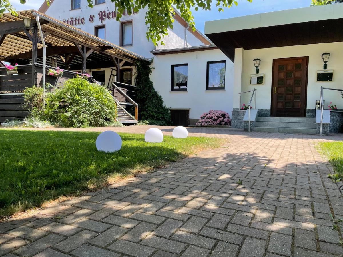 Pension & Gaststaette Bauernstube Heinsdorfergrund Buitenkant foto